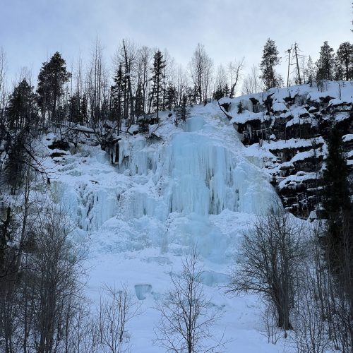 Frozen_waterfalls_korouoma