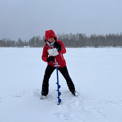 Ice_fishing_frozen_lake_lapland