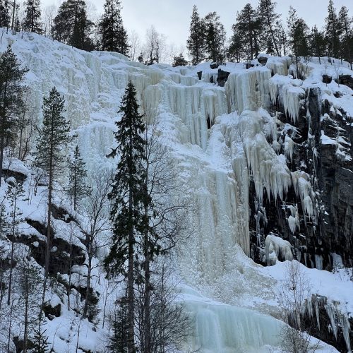 Korouoma_frozen_waterfalls