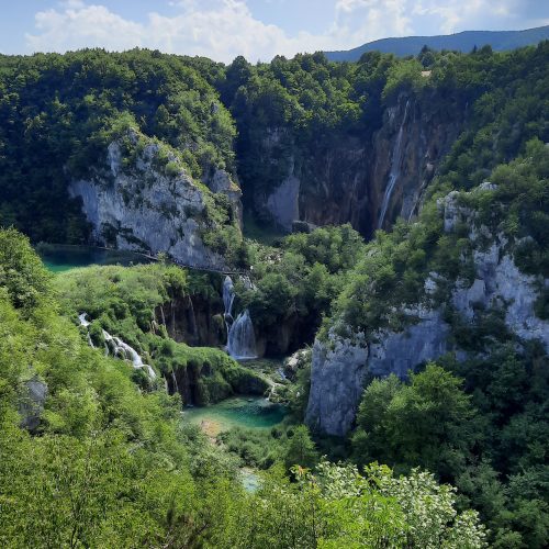 Plitvice-Lakes-waterfalls-croatia