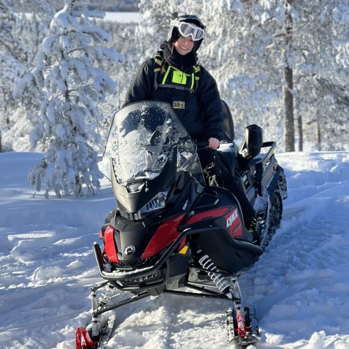 Snowmobiling_lapland_winter