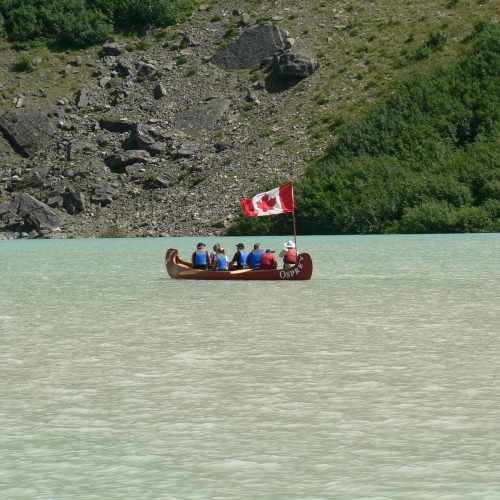 canada-banff-national-park-lake-louise-canoe