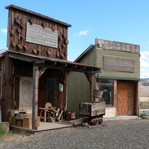 canada-ghost-town-The-Deadman-Junction-Ranch