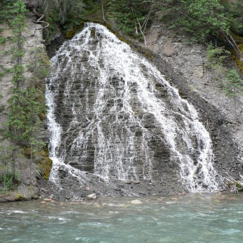 canada-jasper-maligne-canyon-waterfall