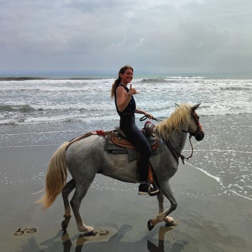 costa-rica-cahuita-horse-riding-beach