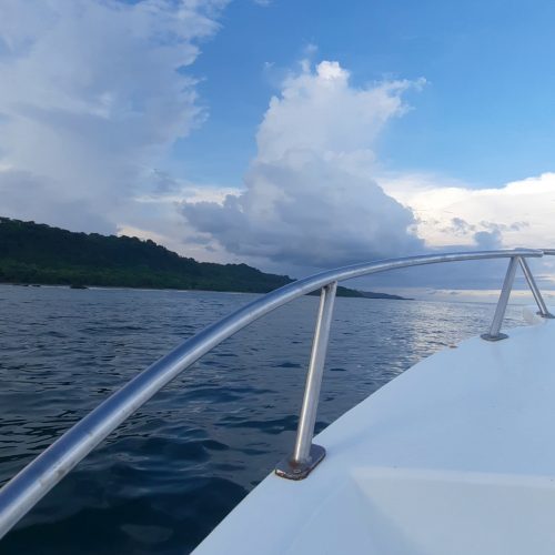 costa-rica-isla-tortuga-boat