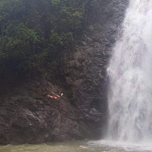 costa-rica-montezuma-waterfall-jump