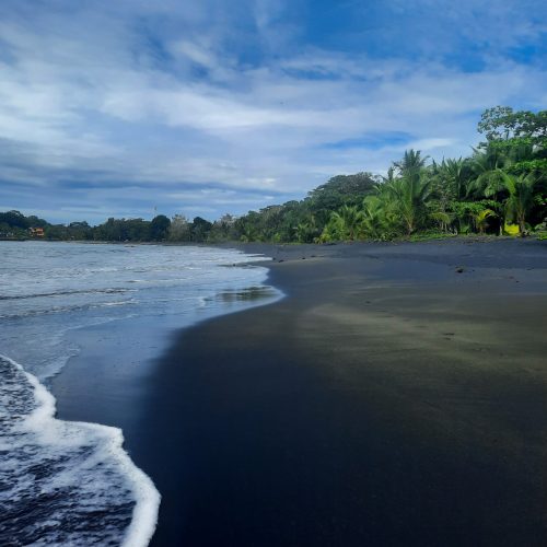 costa-rica-puertoviejo-playa-negra-waves