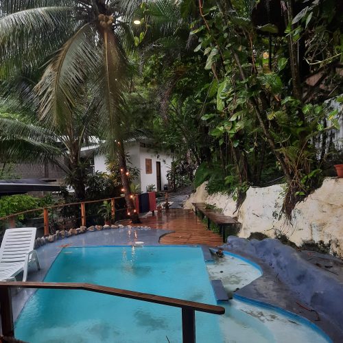costa-rica-santa-teresa-pool-pura-vida-surfer-hostel