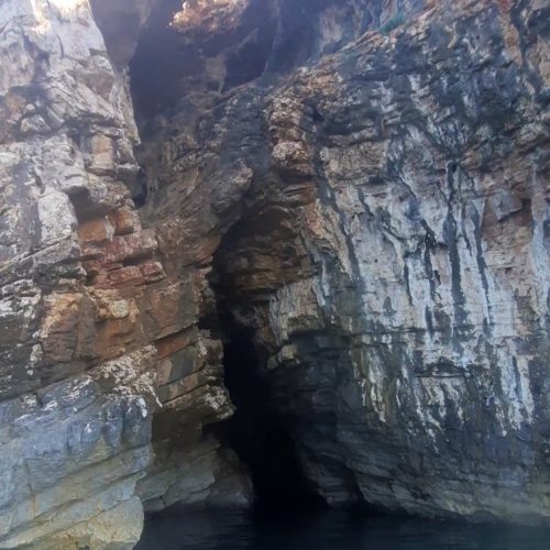 dugi-otok-Golubinka-Sea-Cave