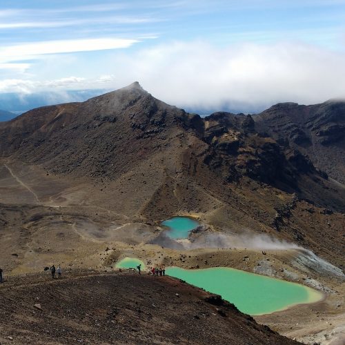 new-zealand-tongariro-alpine-crossing-emerald-lakes