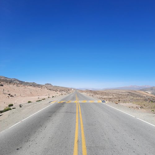 peru-colca-canyon-desert-road