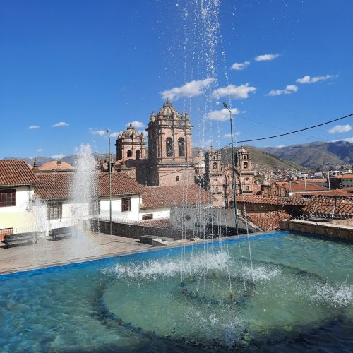 peru-cuzco-fountain-church