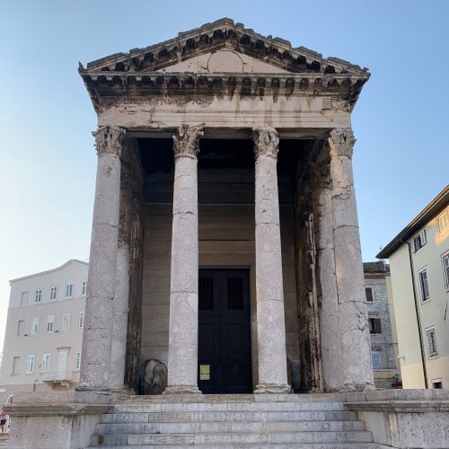 pula-Augustus-Temple
